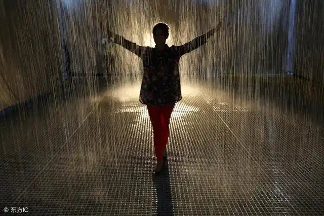 下雨时快走与慢跑哪个淋雨少来看看科学解释