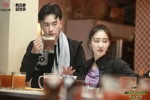 郑元畅和王丽坤品中药啤酒