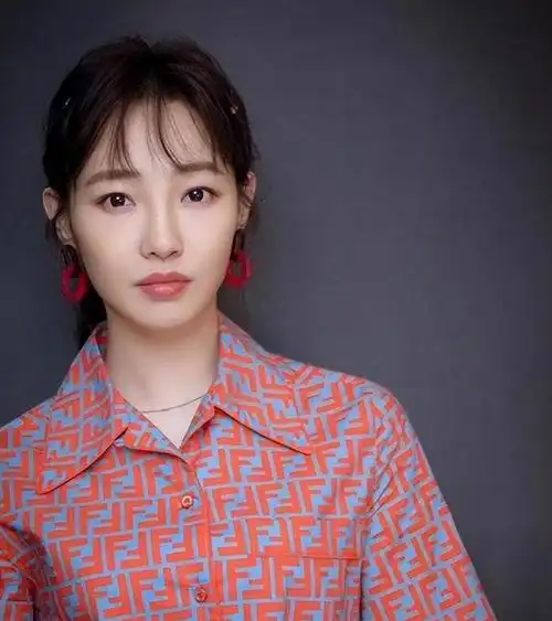 白百何再掀波澜新曝猛料胜过当年一指弹粉丝真是少见多怪