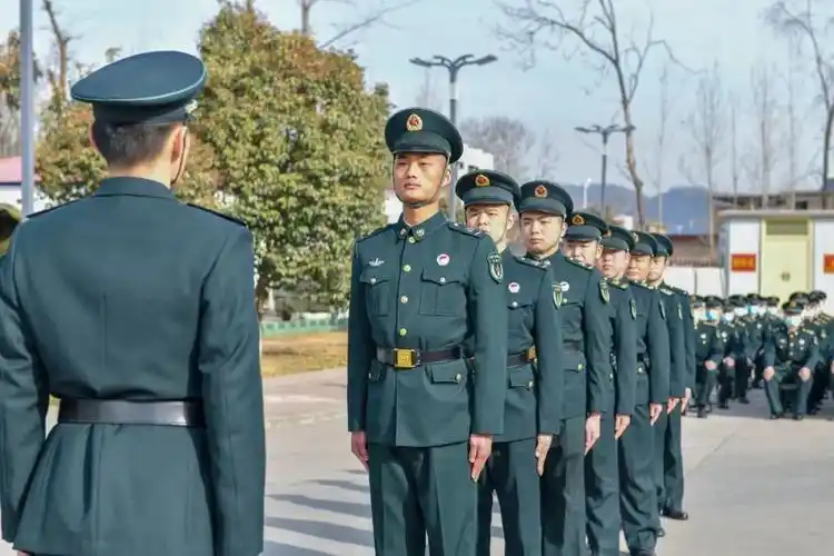 高帅亮相!火箭军某部新年度首次队列会操