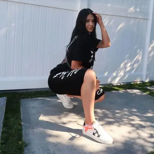 乔治女友众多为何对她情有独钟辣妈也能变成sneakergirl