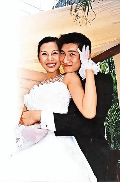 回顾刘诗诗嫁大17岁吴奇隆婚后八年有幸福也有泪水