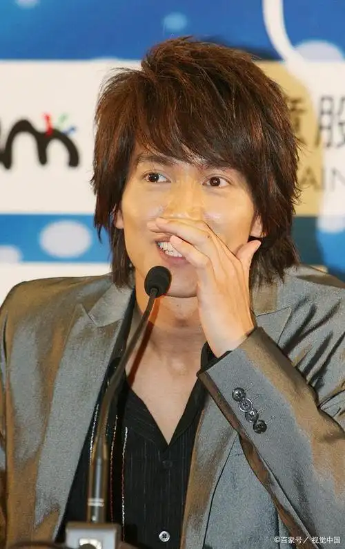 最近,著名演员言承旭在一档综艺节目中分享了自己父母离异的经历,这让