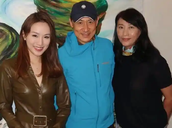 张学友17岁小女儿近况曝光,遗传妈妈美貌,亭亭玉立文艺范十足