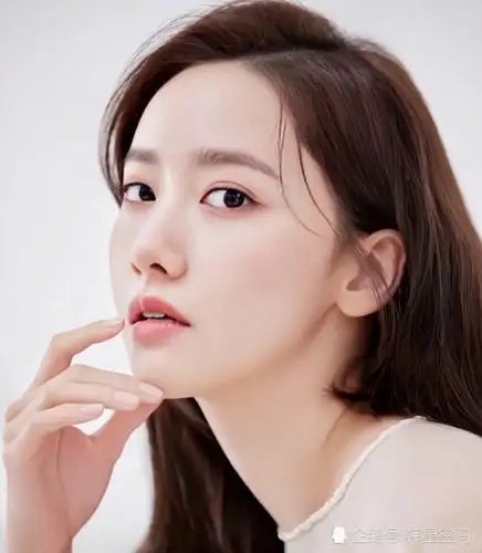 超级可爱的林允儿笑起来是更好看了呢.