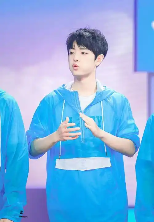 肖战一共上了四次《快乐大本营》,奇妙的是我居然都看过