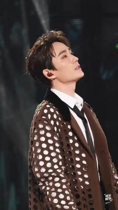 依然可以为那年追梦人的绝美橘殿流泪#朱一龙##明星壁纸