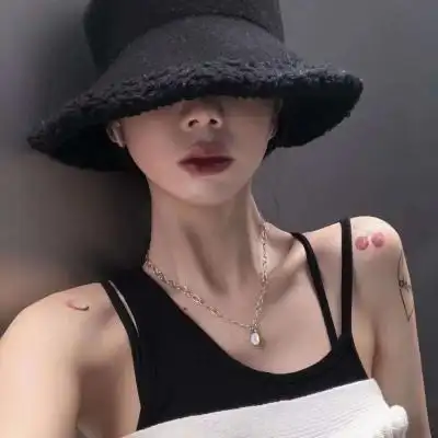 白卿成熟风格温柔微信女生头像