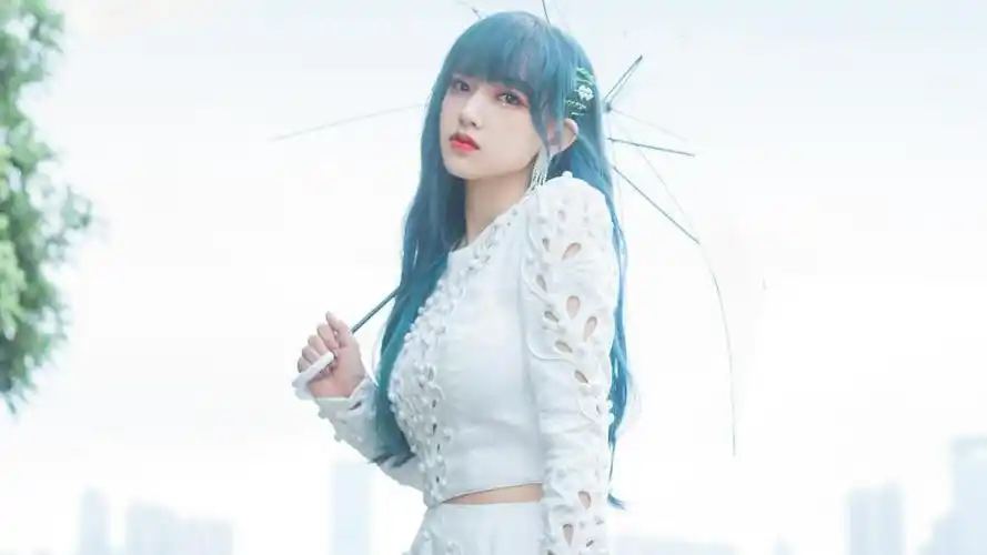 程潇蓝发白裙唯美清新写真,高清壁纸图片,大陆明星-回车桌面