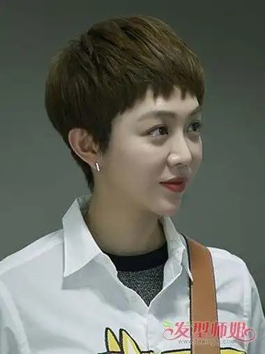 职场女性短头发剪眉上刘海造型