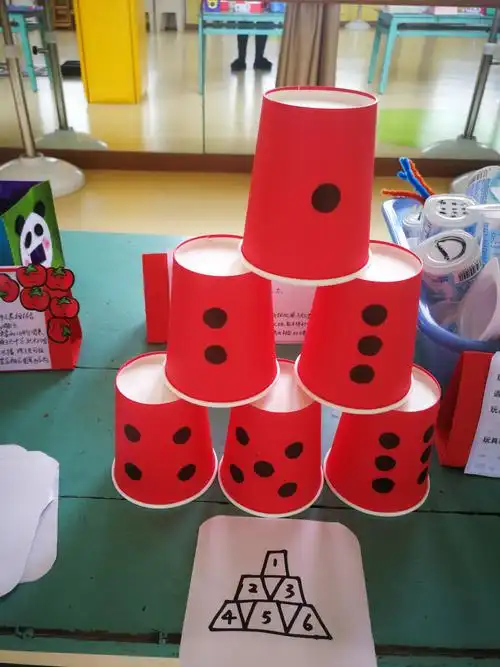 亲亲幼儿园首届教师自制教玩具比赛