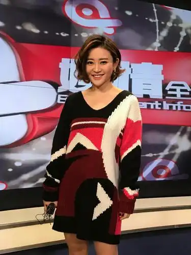 彭艳,女,cdtv-5(成都电视台公共频道)《娱情全接触》主持人.