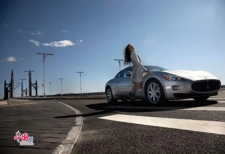 玛莎拉蒂gt 跑车 美女 摄影 劲爆