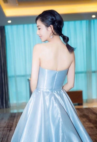 同穿蓝色礼服杨幂优雅大气唐嫣翩若惊鸿看见佟丽娅不服不行