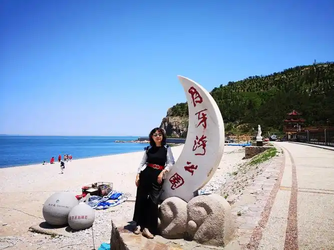 中午,我们来到月牙湾公园.