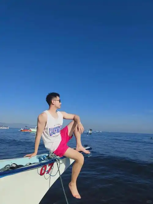 白皮退伍小哥哥侧脸杀,阳光魅力太迷人!