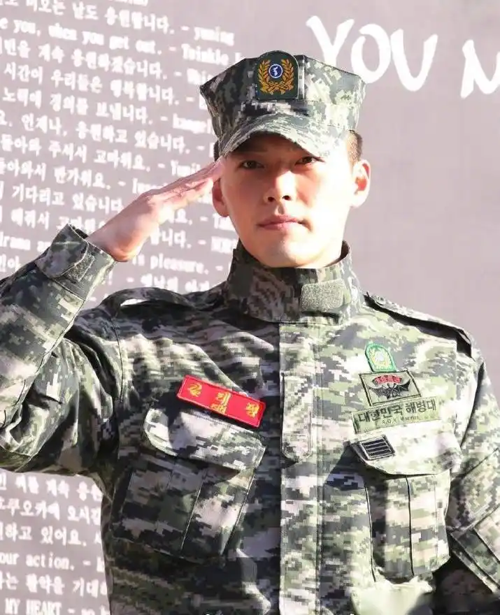 玄彬军装照大汇总,包括电视剧照与服兵役时的生活照,这样的玄彬,你