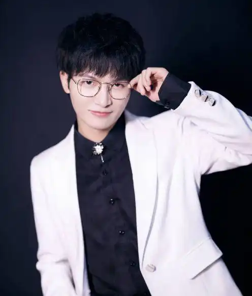 周深悬崖之上连续四次斩获人气得分top1嗓音细腻情感至深