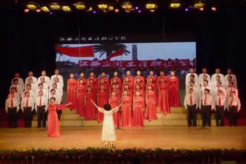 "红歌赛第三场演出暨颁奖典礼在安源剧院隆重举行,经过合唱赛和单项赛