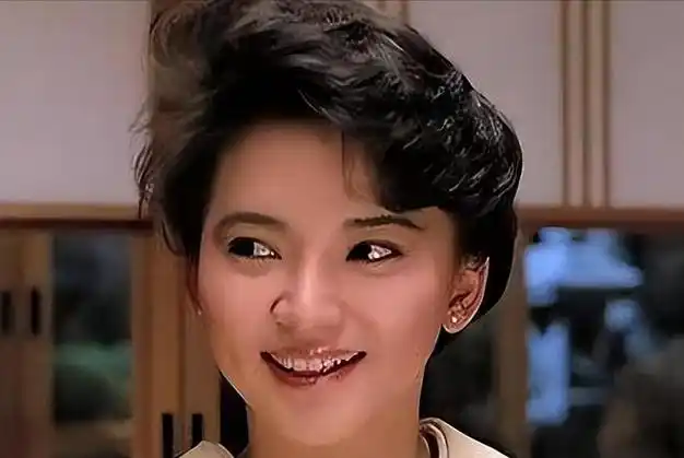 "霸王花"胡慧中:两任丈夫入狱,一个横死街头,一个牢狱服刑