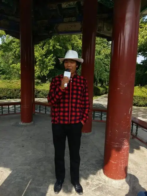 公园·【男～歌手】 - 李彦628 - 图虫网 - 优质摄影师交流社区