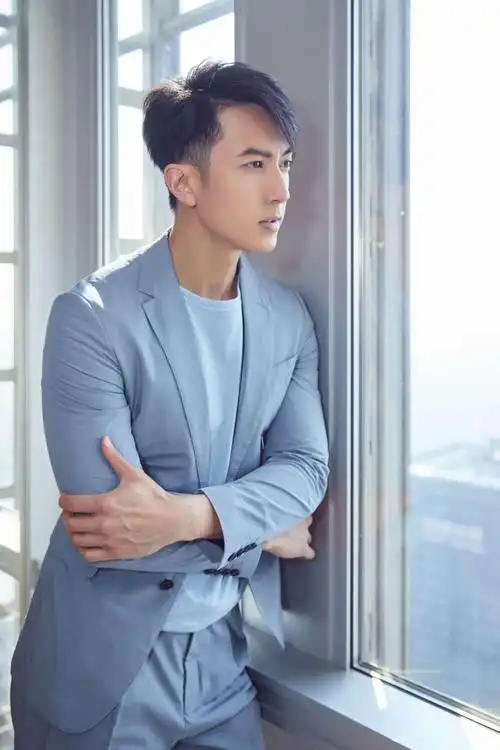 吴尊解锁新代言彰显居家型男商业价值