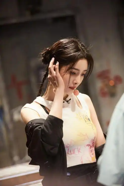 杨幂涂鸦背心##密室大逃脱