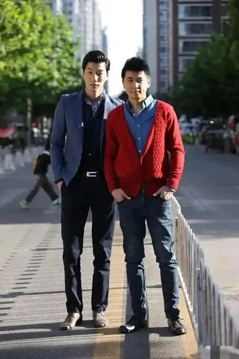 保剑锋的身高真的是被低估了,印象里面他是矮个子,结果一合照,至少光