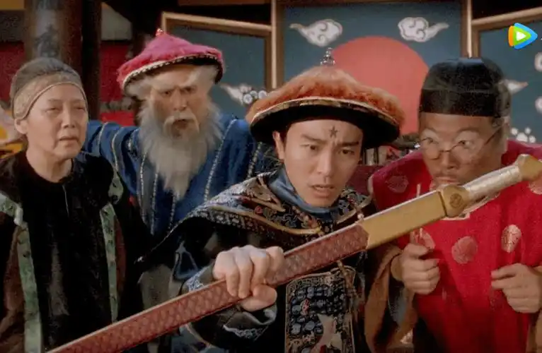 电影《九品芝麻官》中,包龙星的娘给他送来尚方宝剑乐呵之余,不禁会