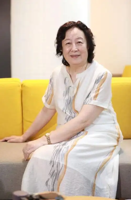 我的电影故事朱曼芳我与女儿邬君梅一起成长