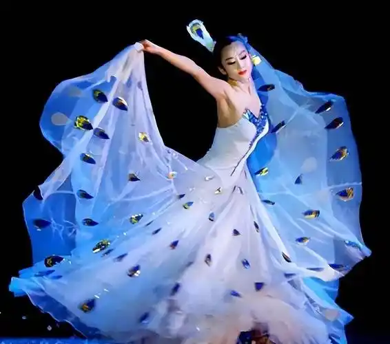 杨丽萍回应孔雀舞造型:符合剧情需要,不要过分解读_舞蹈_艺术_网友