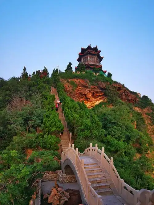 仙境源位于长岛县城东部王沟村,是根据海上仙山神话传说而新建的景区