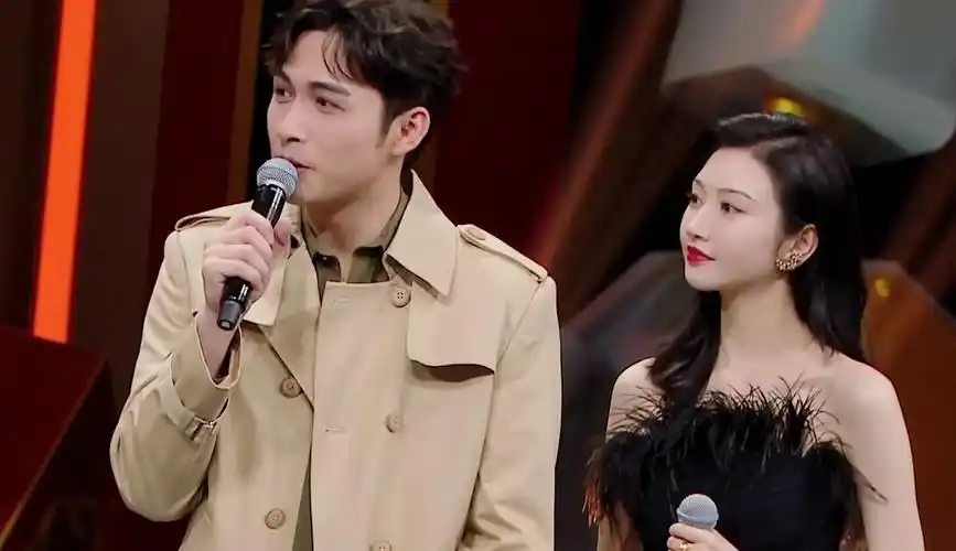 《王牌对王牌6》景甜张彬彬再现按唇杀 景甜张彬彬拍司藤带氧气瓶