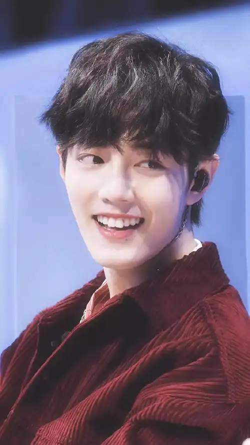 肖战纯白低v衬衫#  卷毛小赞超可爱060499