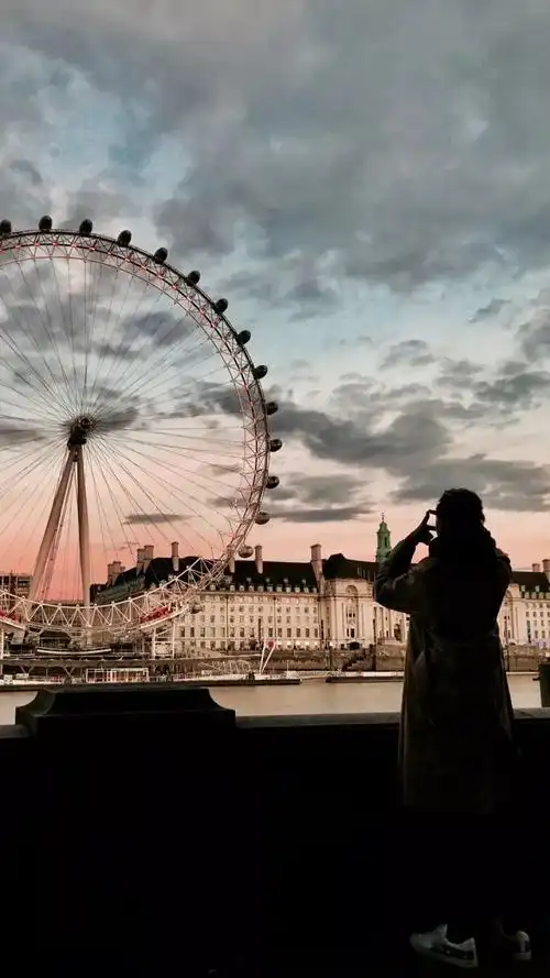 一个人的背影凄凉图片(7)_唯美图片