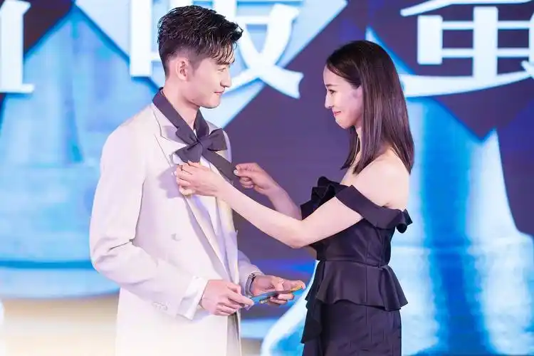 张翰张钧甯携手拍摄婚纱杂志,网友:甜蜜爆棚配一脸!