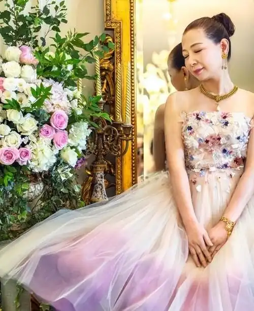 仲小萍是甜歌女神为儿子30年不嫁人却最终落得凄惨下场