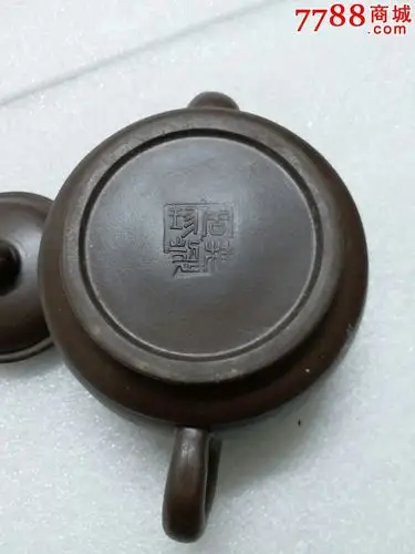 紫砂壶名家周桂珍紫砂壶底带篆字周桂珍章