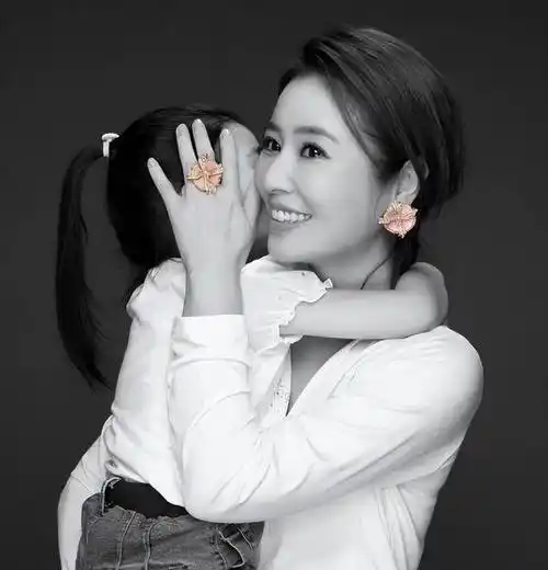 林心如,刘若英等10位艺人携子女出镜做活动,庾澄庆ella惊喜现身_儿子