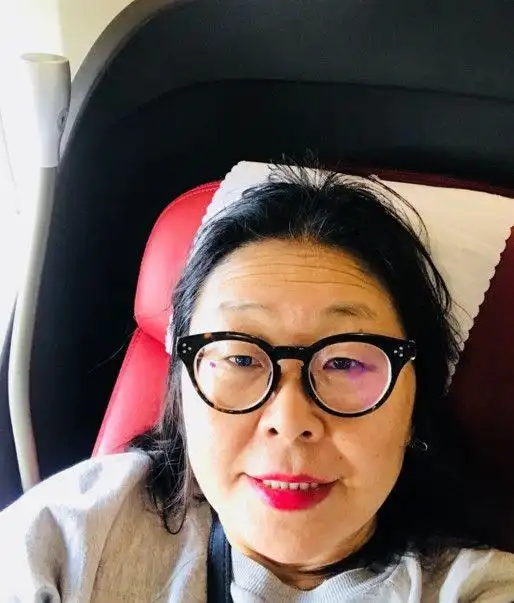 杜海涛妈妈晒出与海涛爸爸合照过情人节,俩人站在一起像母子?