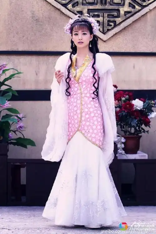 2014年,在陈键锋,张馨予主演的电视剧《封神英雄榜》中饰演美人鱼鲛儿