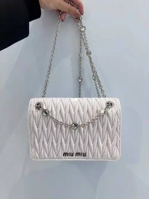 miumiu水晶链条包5折啦