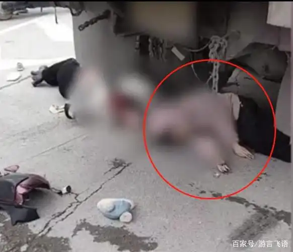 悲剧!卡车与电动车相撞,1人头遭碾压,场面情况让人揪心