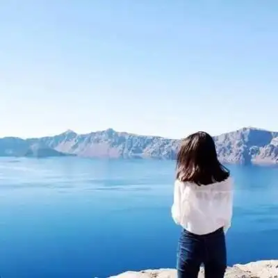 2021年最新款式女生背影唯美头像