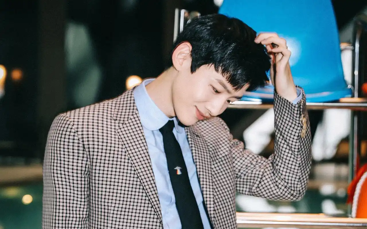 白敬亭帅气写真高清图片桌面壁纸