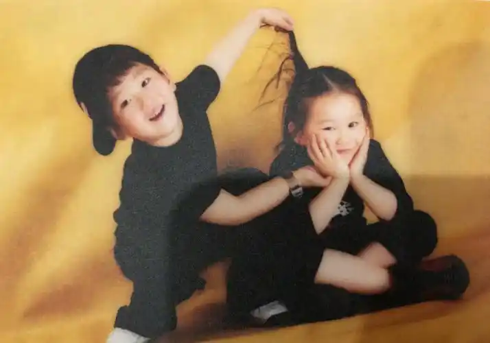 赵本山儿子女儿罕见同框,网友:这么一对比球球真好看