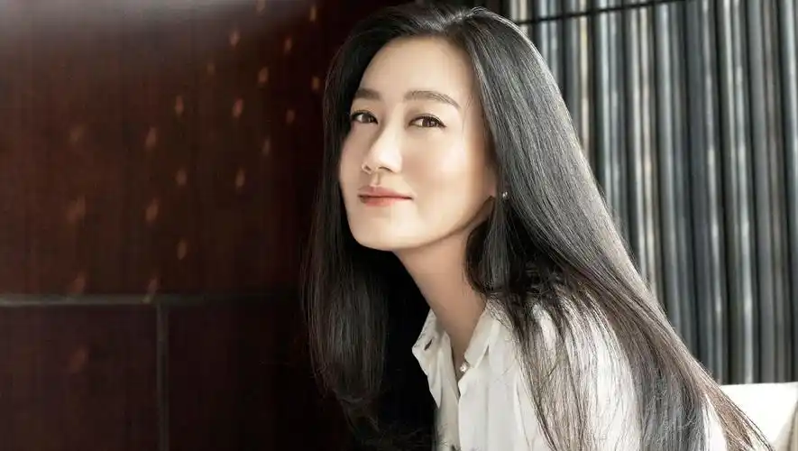 《我是歌手》第五季,谭晶霸气转身无人能敌,这才是真正的歌唱家_当代