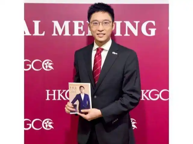 霍启山真有继承人范穿运动装秀健硕身材颜值爆表比男明星还帅