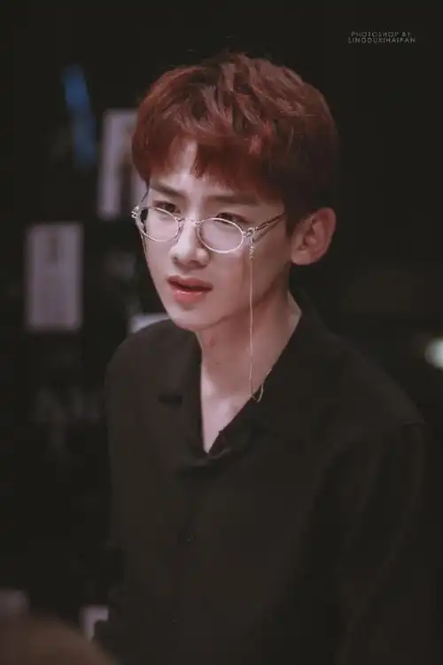 白敬亭暗黑系风格喉结杀 漂亮哥哥谁不可!