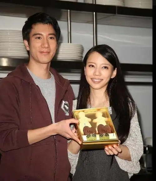 王力宏开演唱耍大牌,迟迟不上场还找路人撑场面,李靓蕾官宣离婚